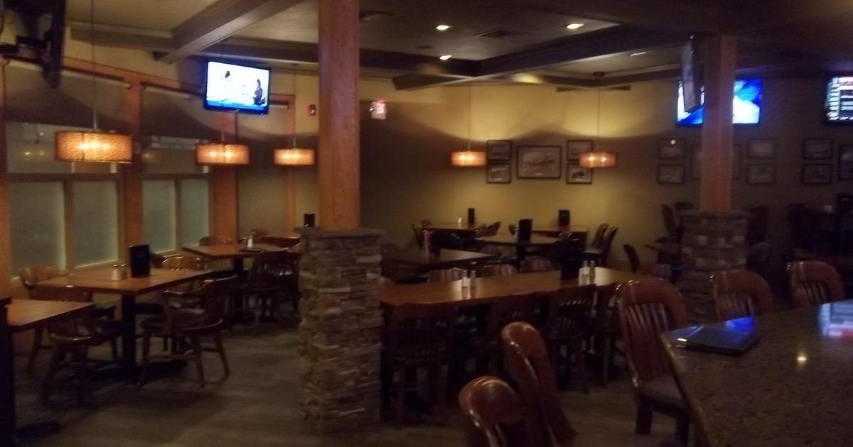 Frankie's Sports Bar &amp; Grill