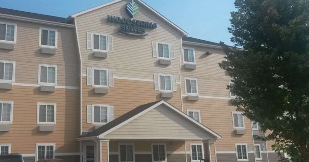 WoodSpring Suites